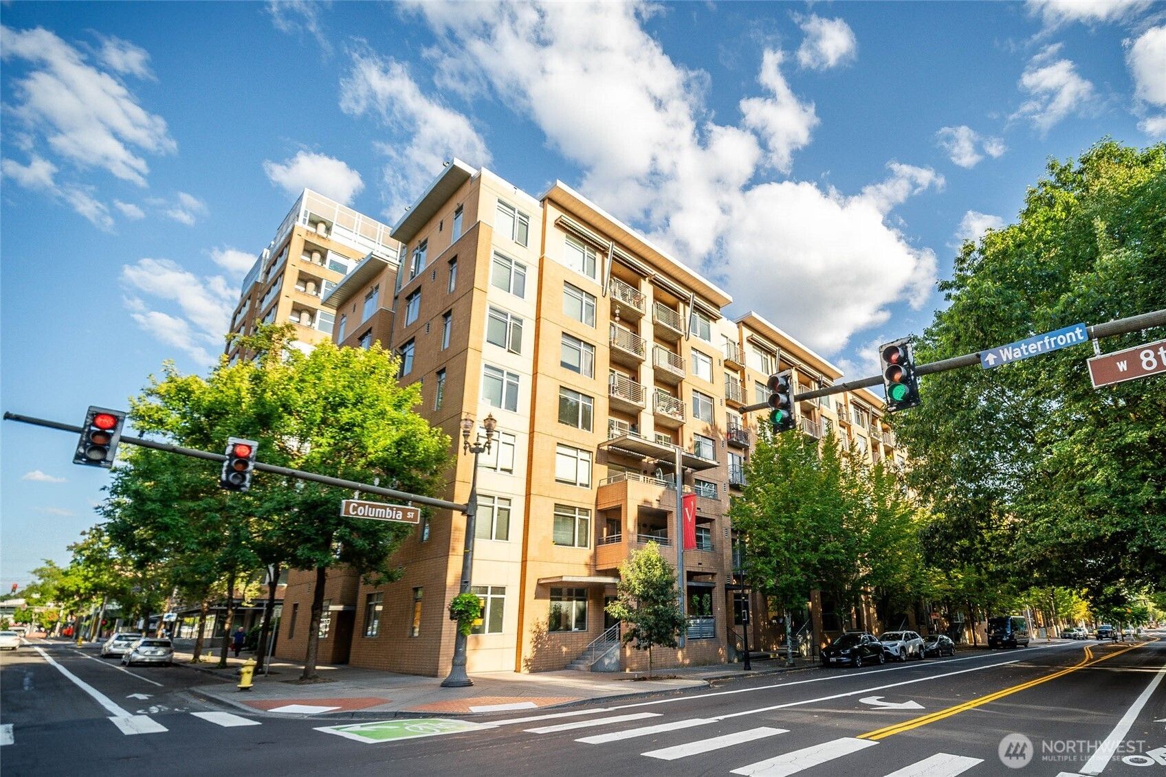 701 Columbia Street 415