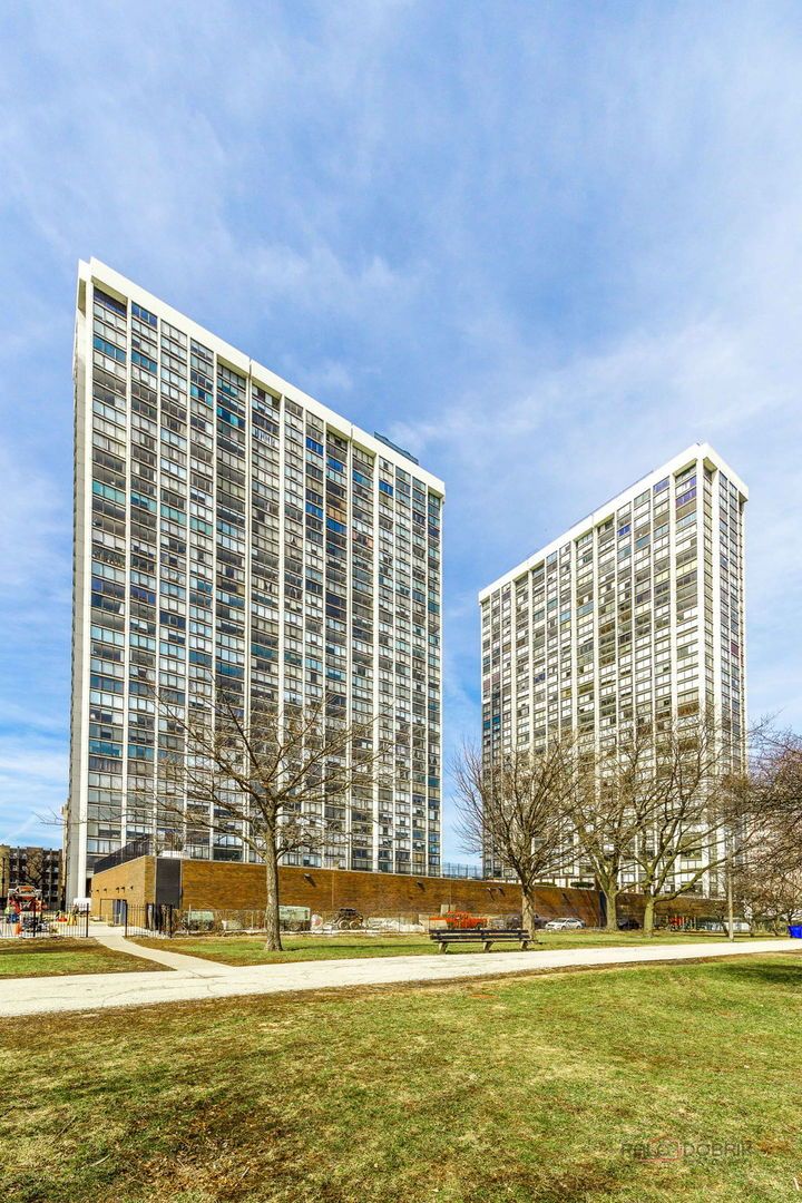 5445 N Sheridan Road 3805