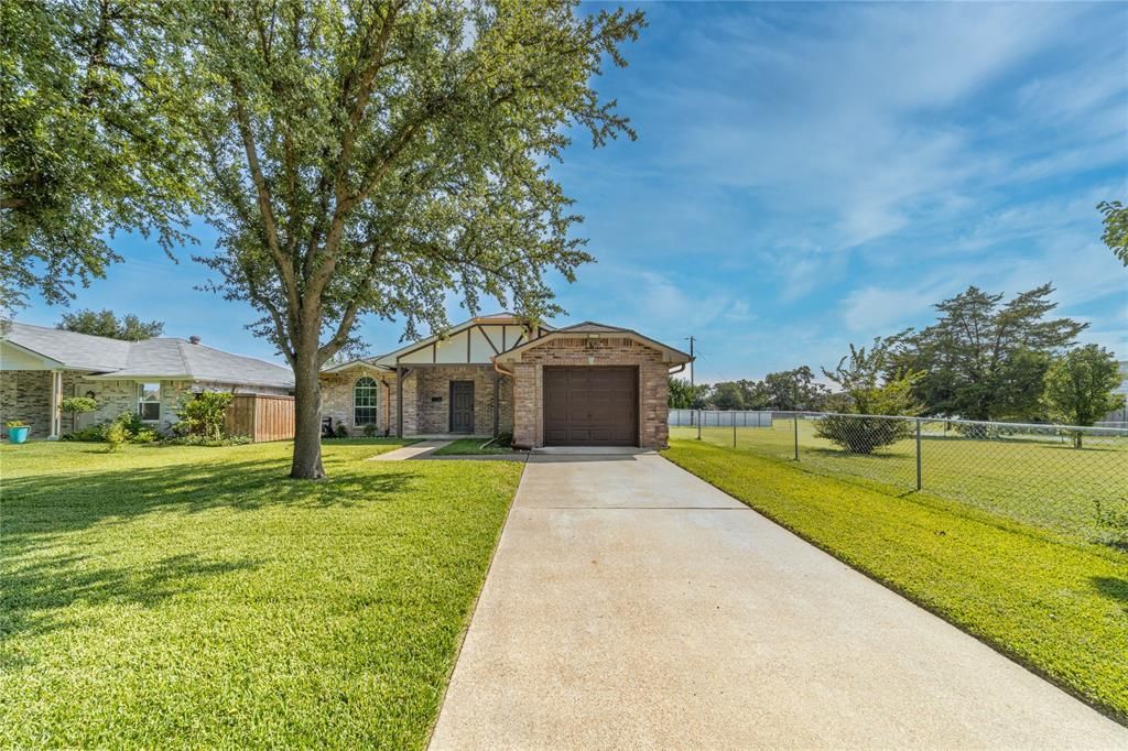 3006 Ruidosa Avenue