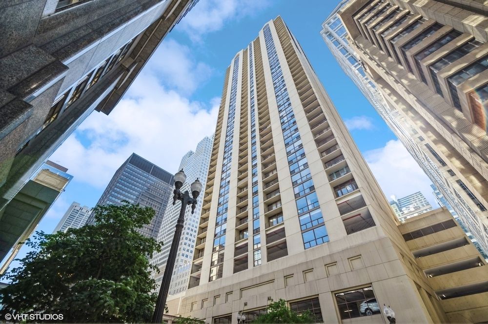 200 N Dearborn Street 4004