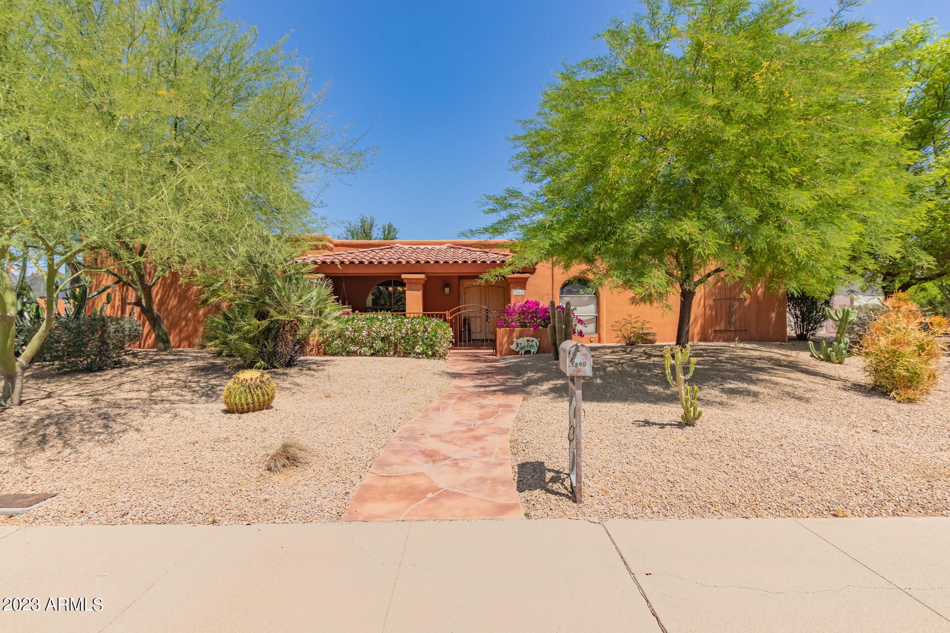 5860 E Presidio Road