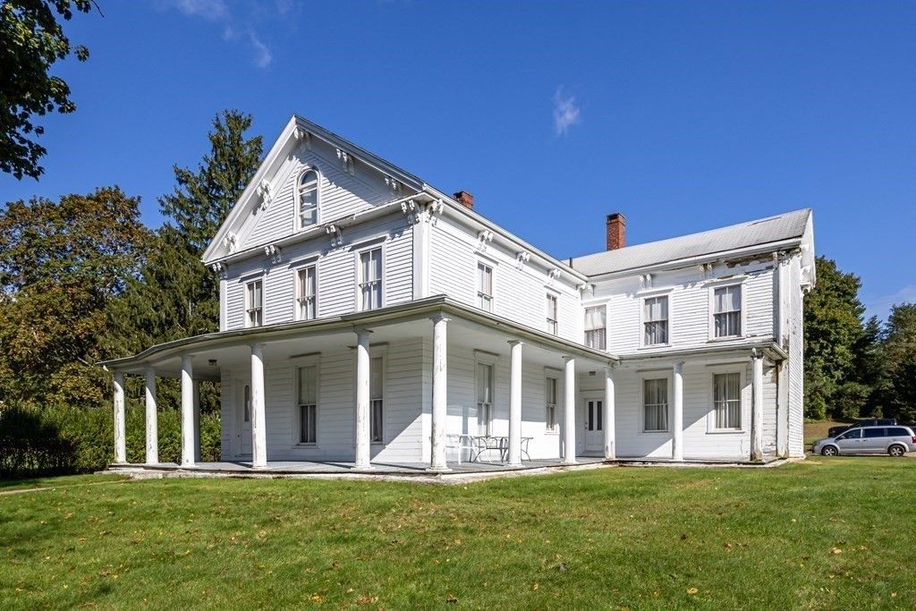 834 Plymouth Street