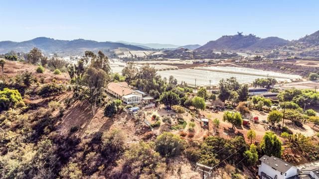 3712 Twin Oaks Crest Drive