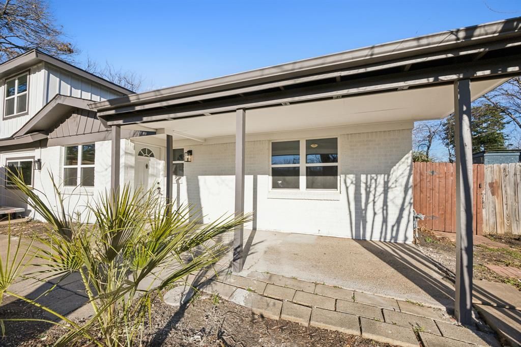5124 Laurel Lane