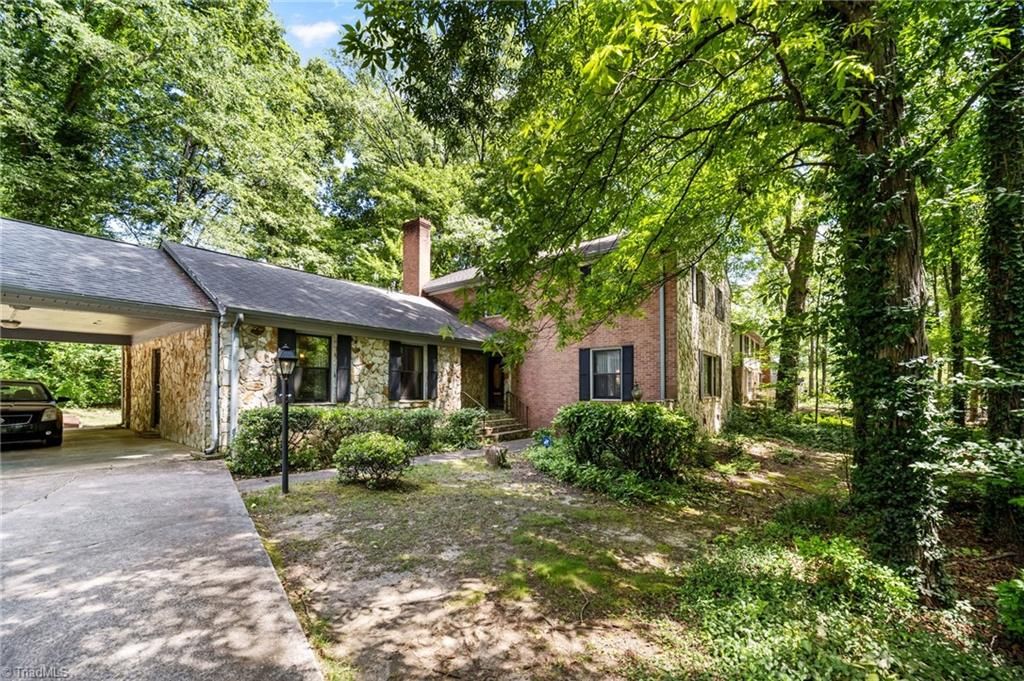 1204 Hobbs Road