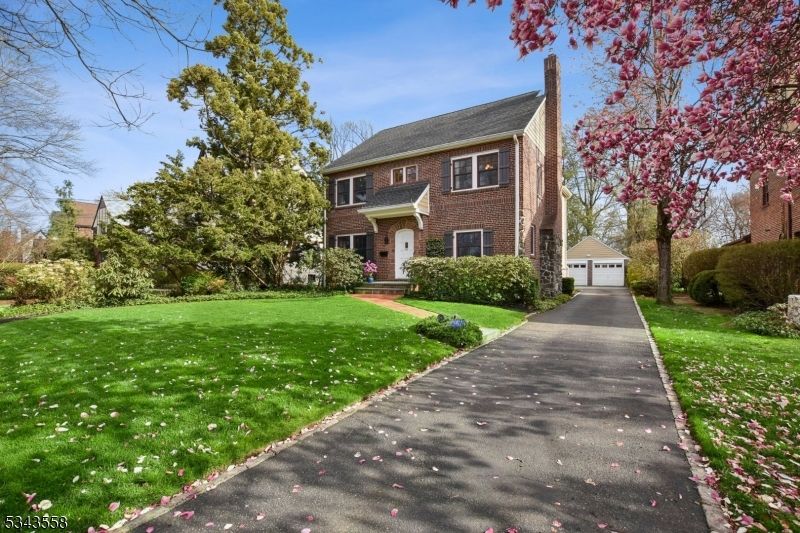 242 Kent Place Blvd