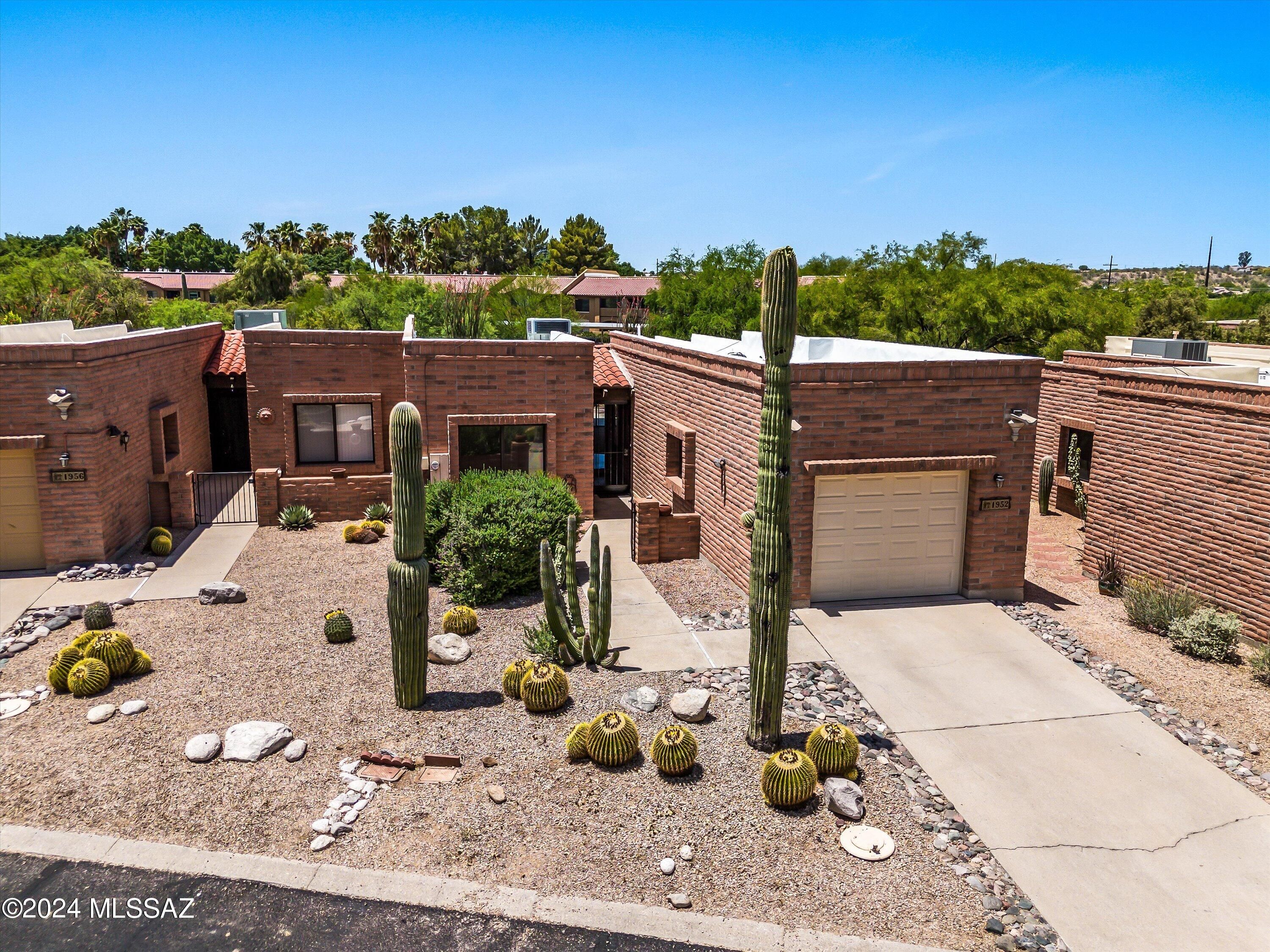 1952 W Myrtlewood Lane