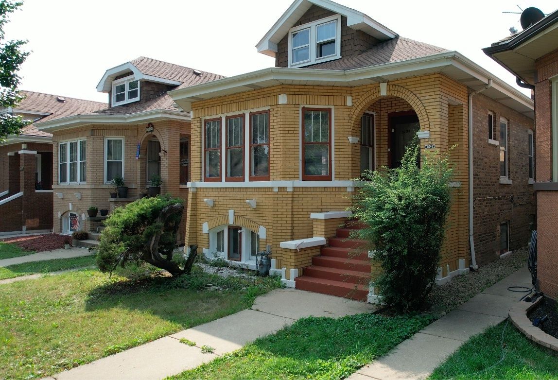 3028 N Kostner Avenue