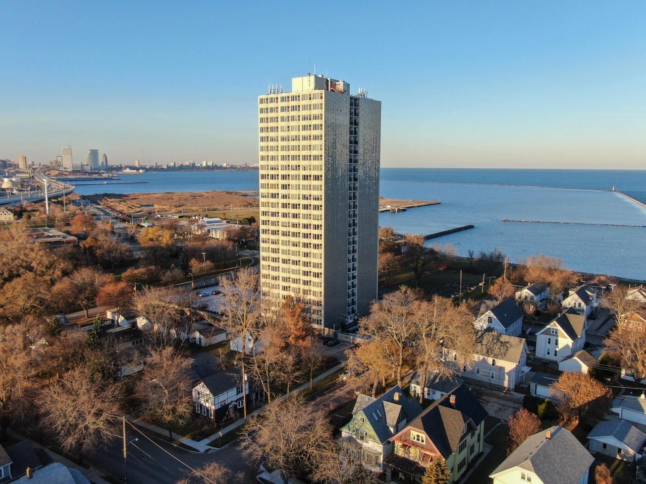2525 S Shore Drive 5F
