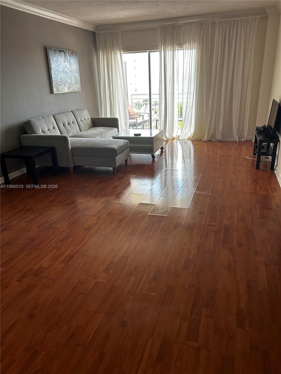400 Kings Point Drive 604