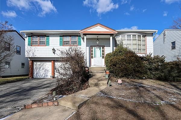 758 University Street