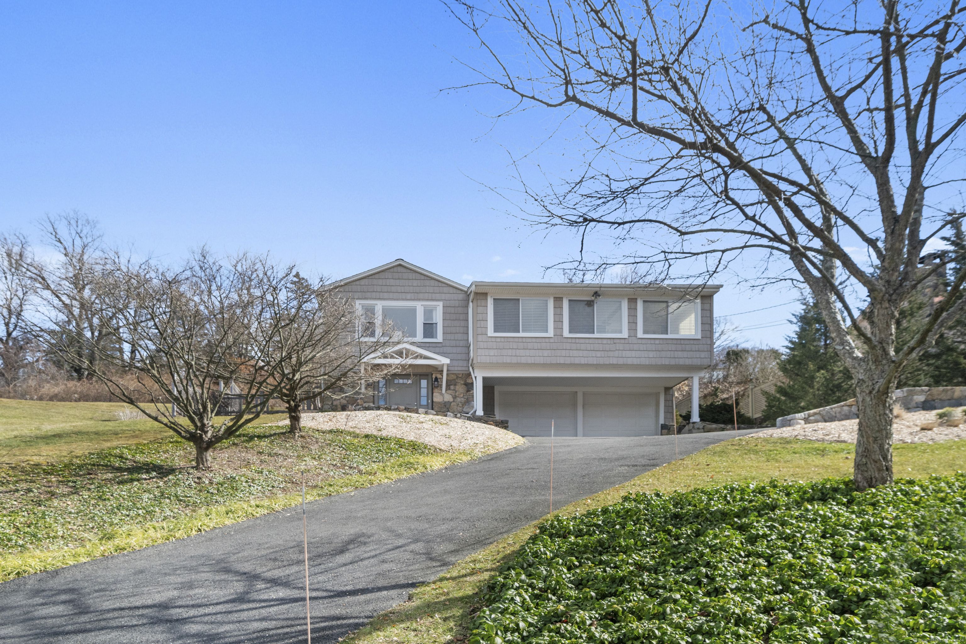 12 Lake Drive North