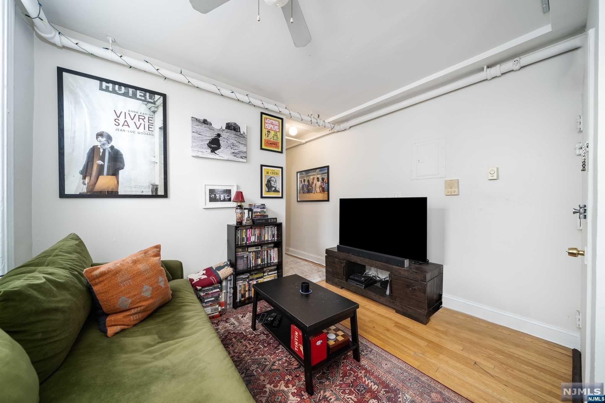 235 Monroe Street 14