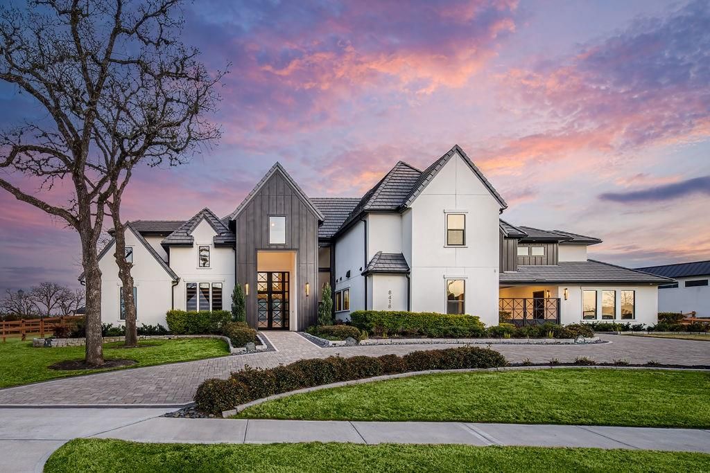 8418 Woods Hollow Trail