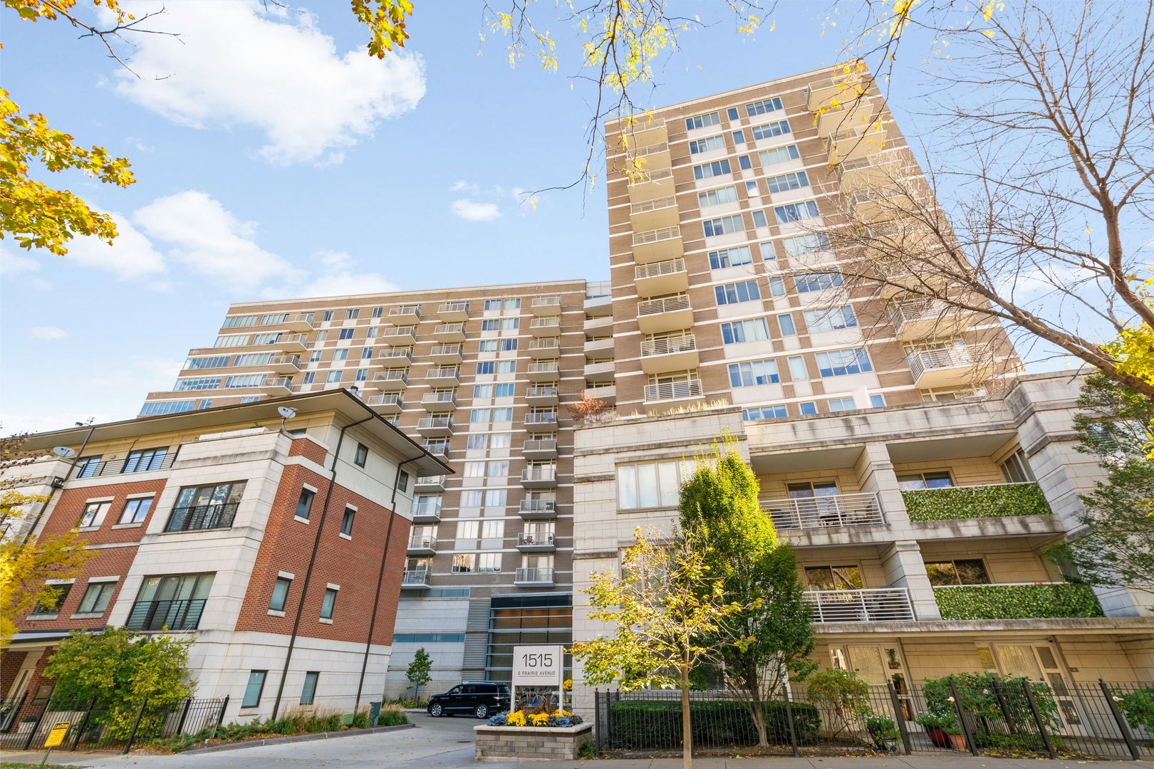 1515 S Prairie Avenue 811