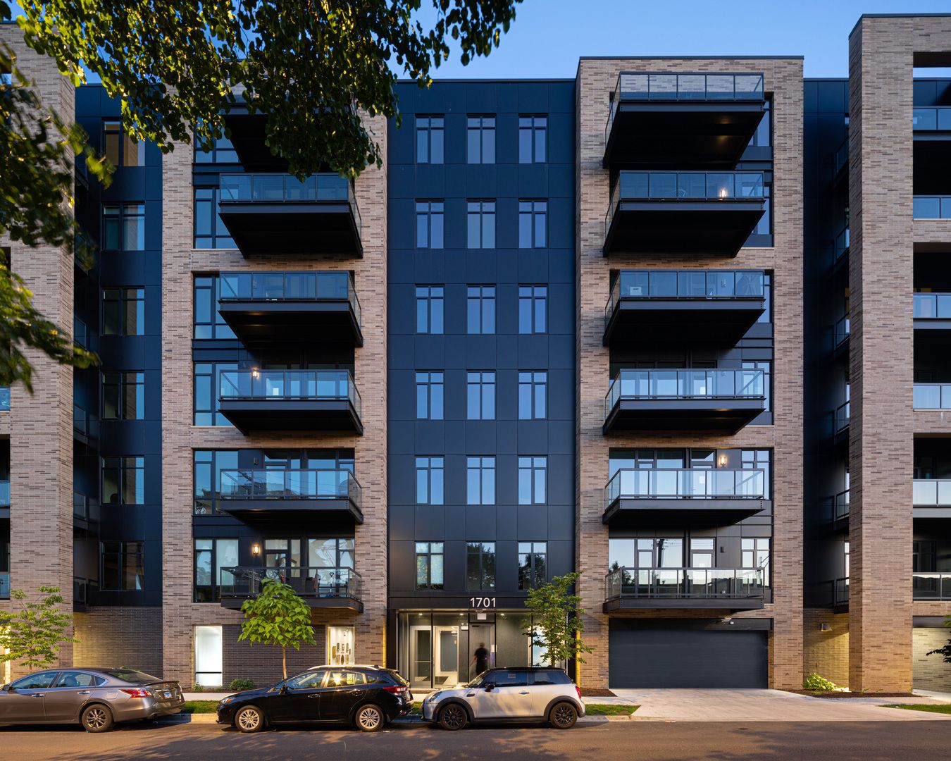 1701 W Webster Avenue 204