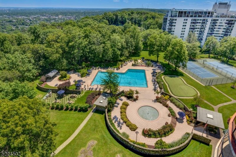 2 Claridge Dr. 11nw 11NW