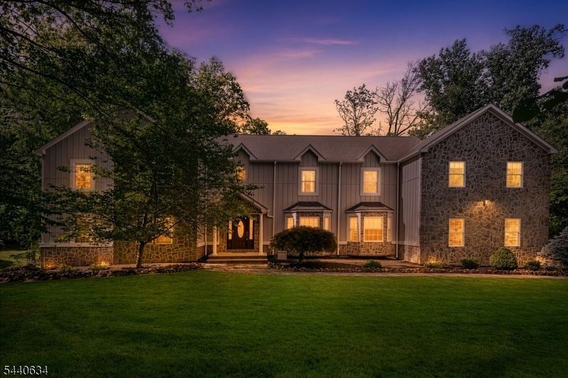 21 Angus Ln