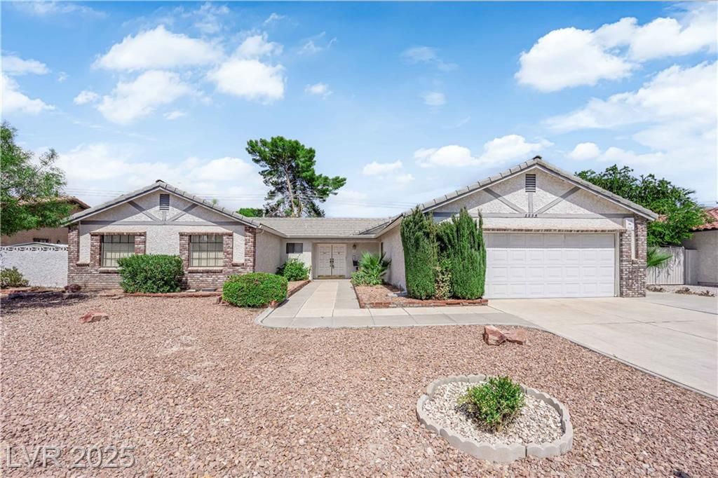 2004 Canterbury Dr Drive