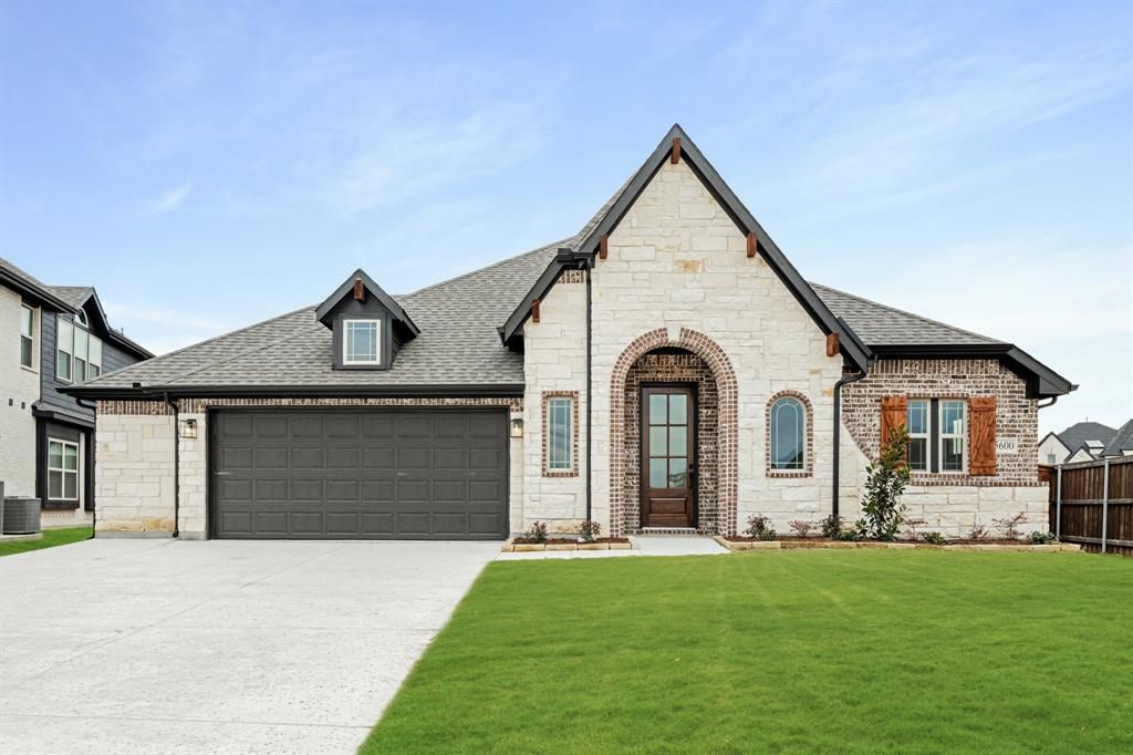 5600 Winona Lane