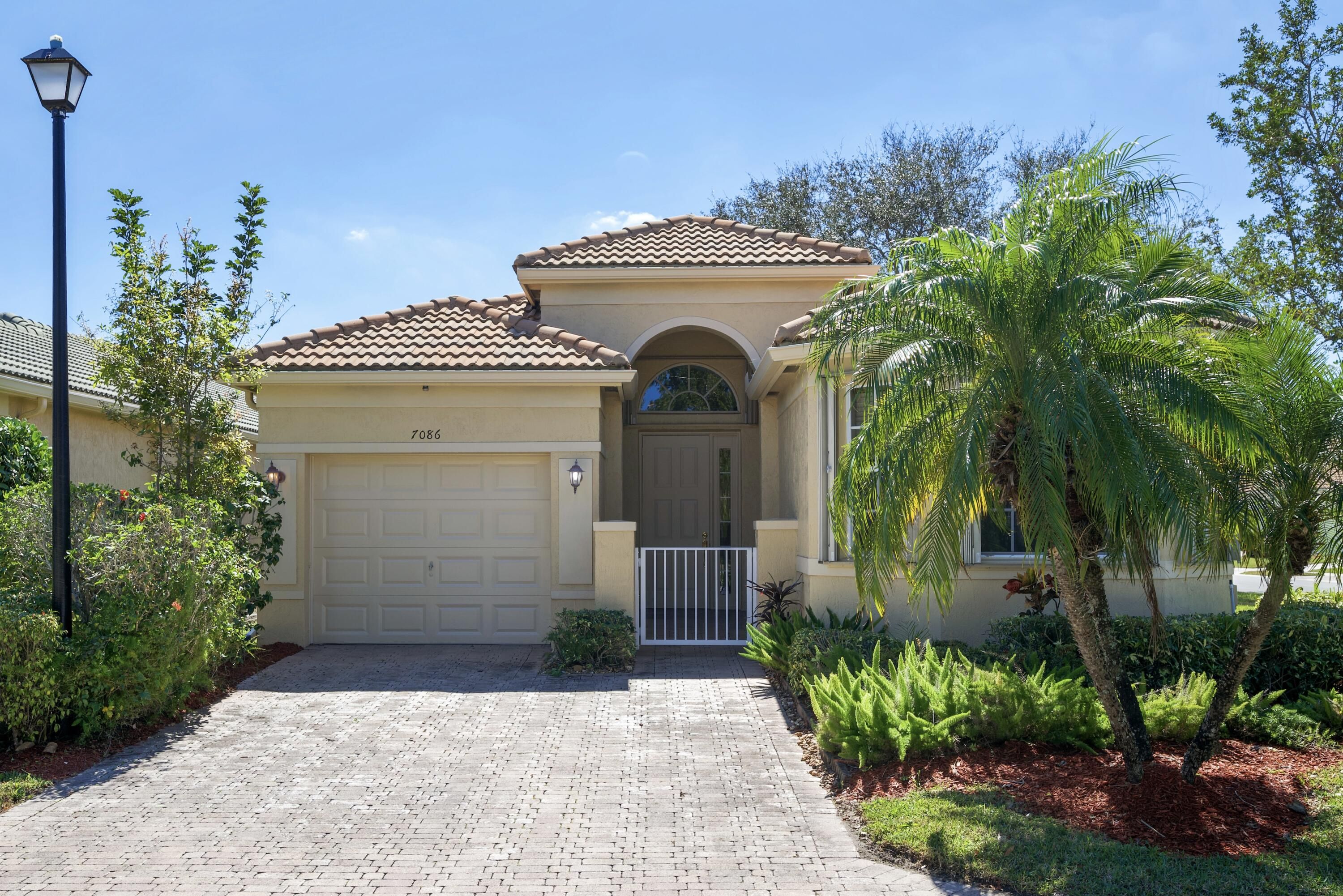 7086 Del Corso Lane
