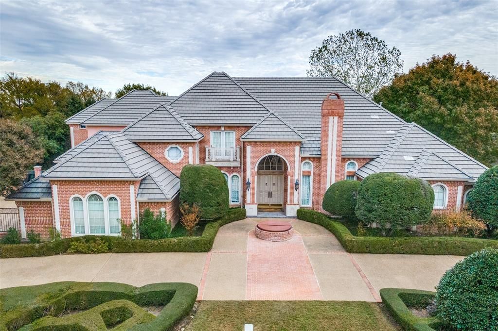 5825 Forest Highlands Drive