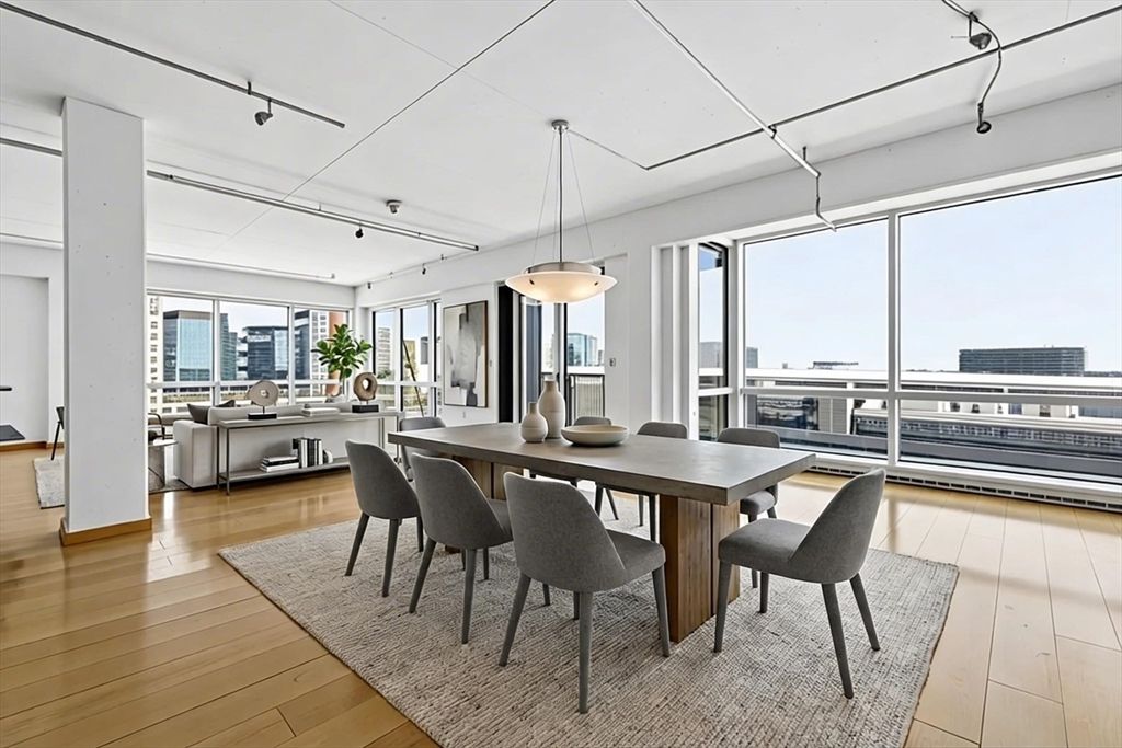 25 Channel Center 1102