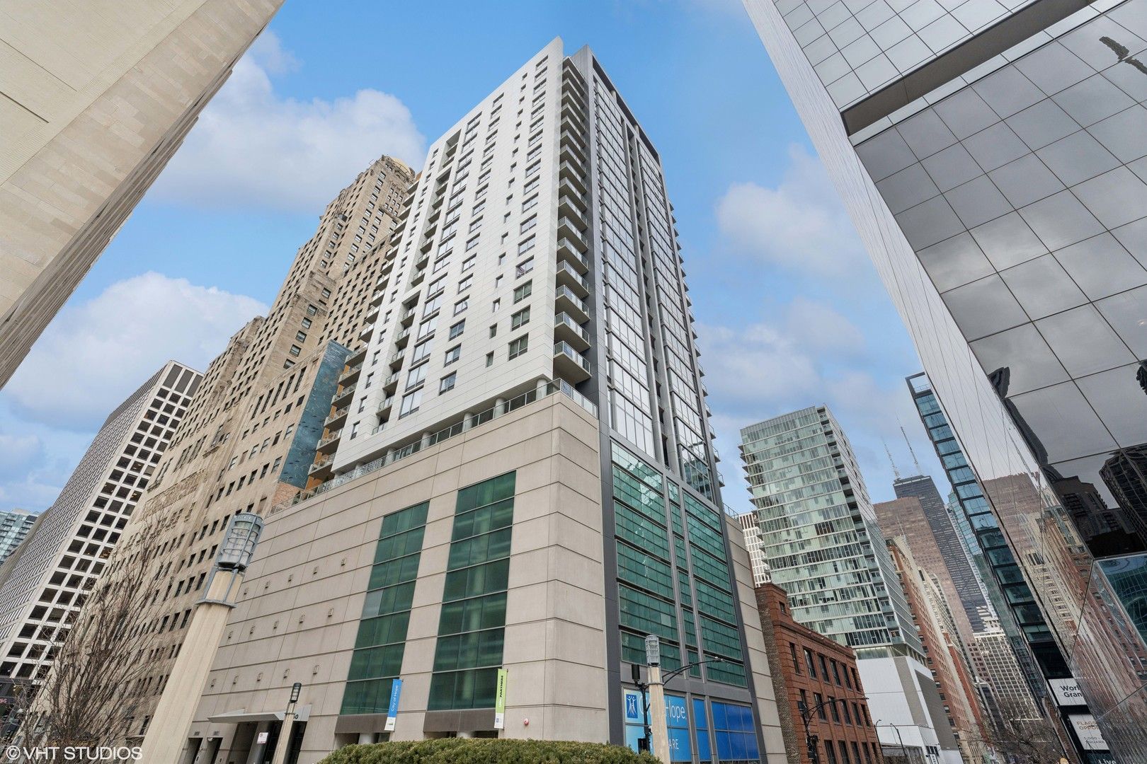 160 E Illinois Street 1808