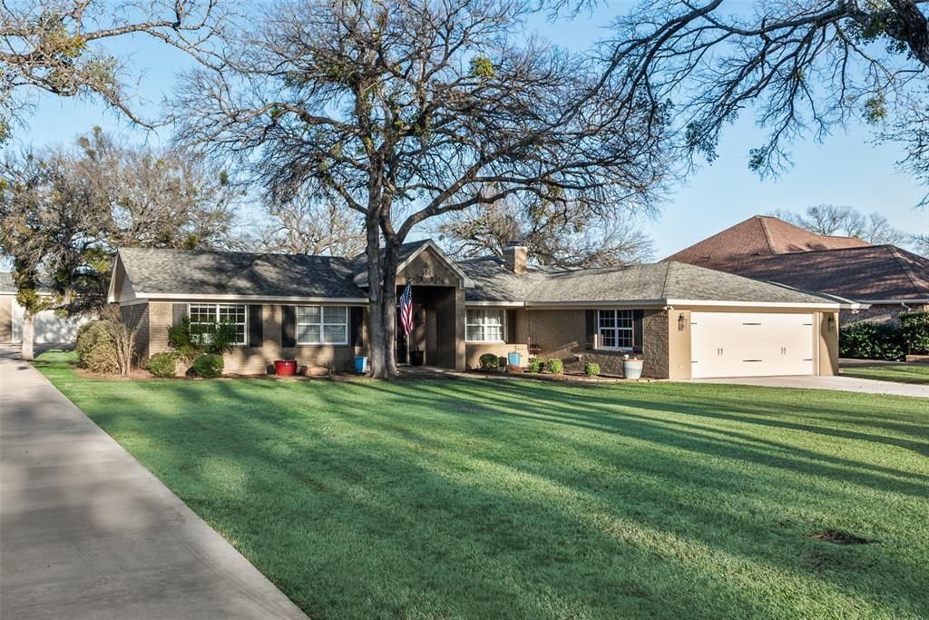 5207 Thunderbird Trail