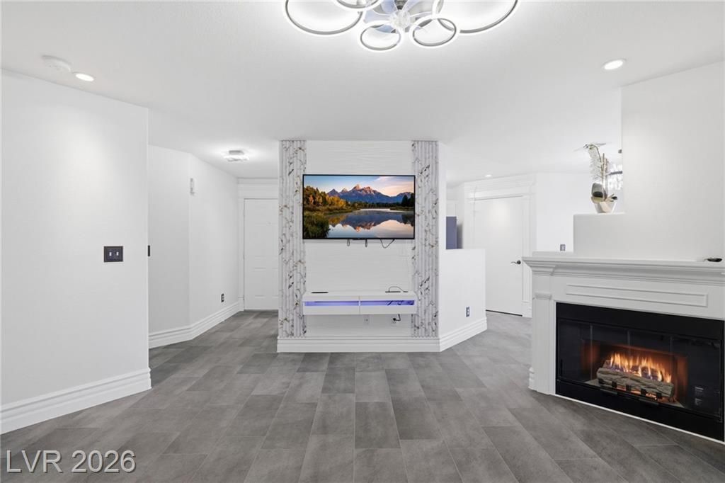 698 South Racetrack Road 724