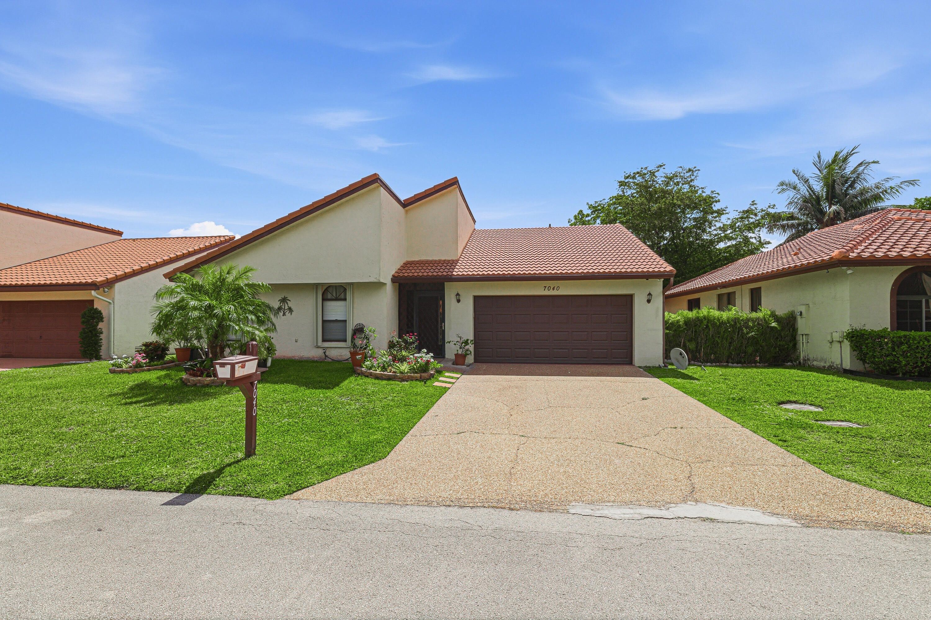 7040 Golf Pointe Circle
