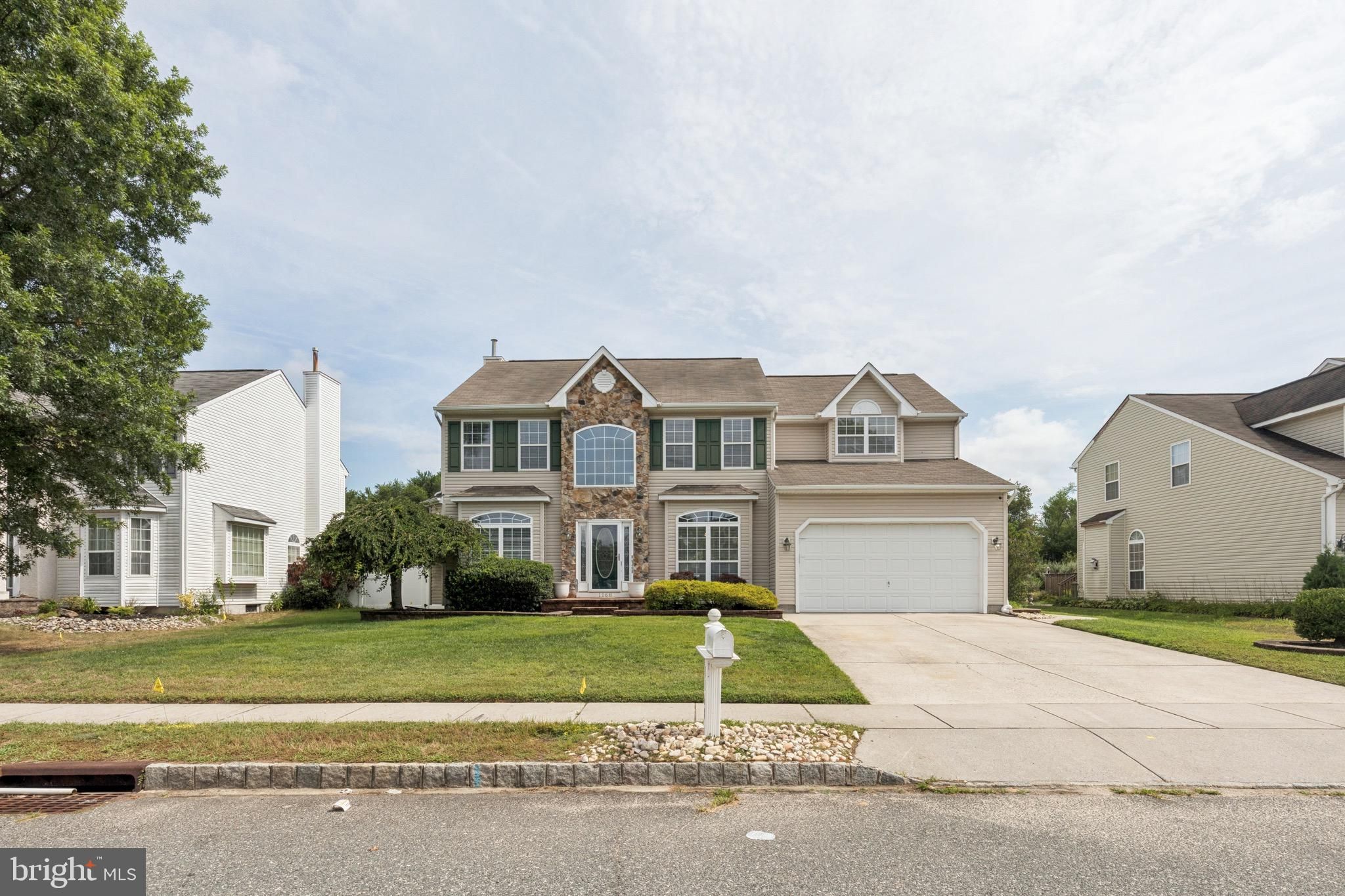 1168 Tamarind Place