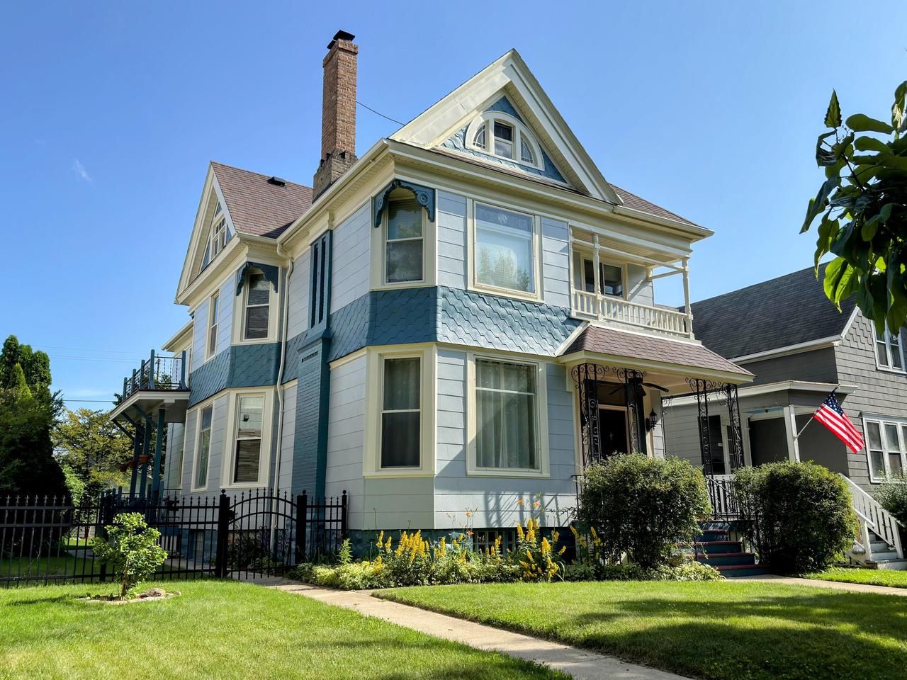 521-523 E Homer Street