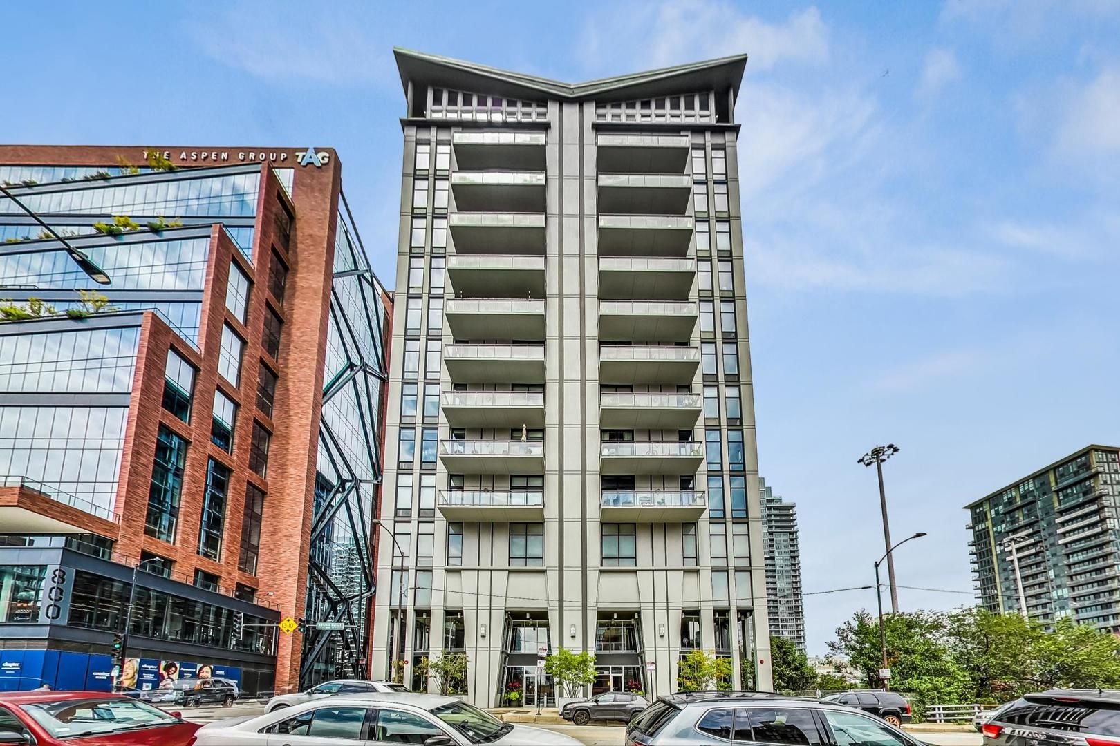 740 W Fulton Street 1010