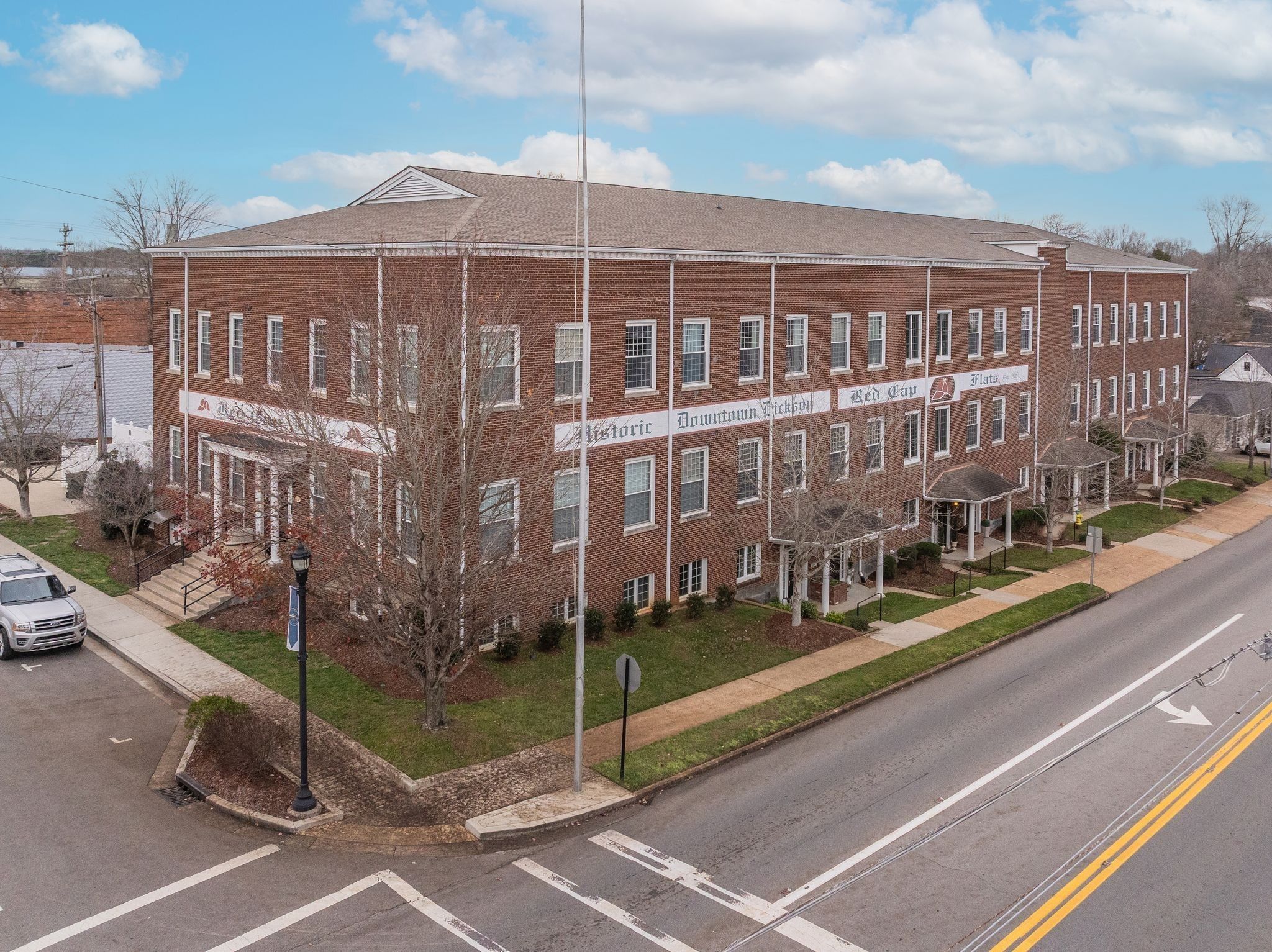 202a West College Street 4