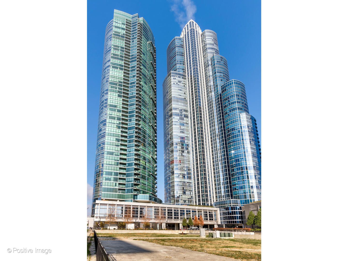 1201 S Prairie Avenue 2402