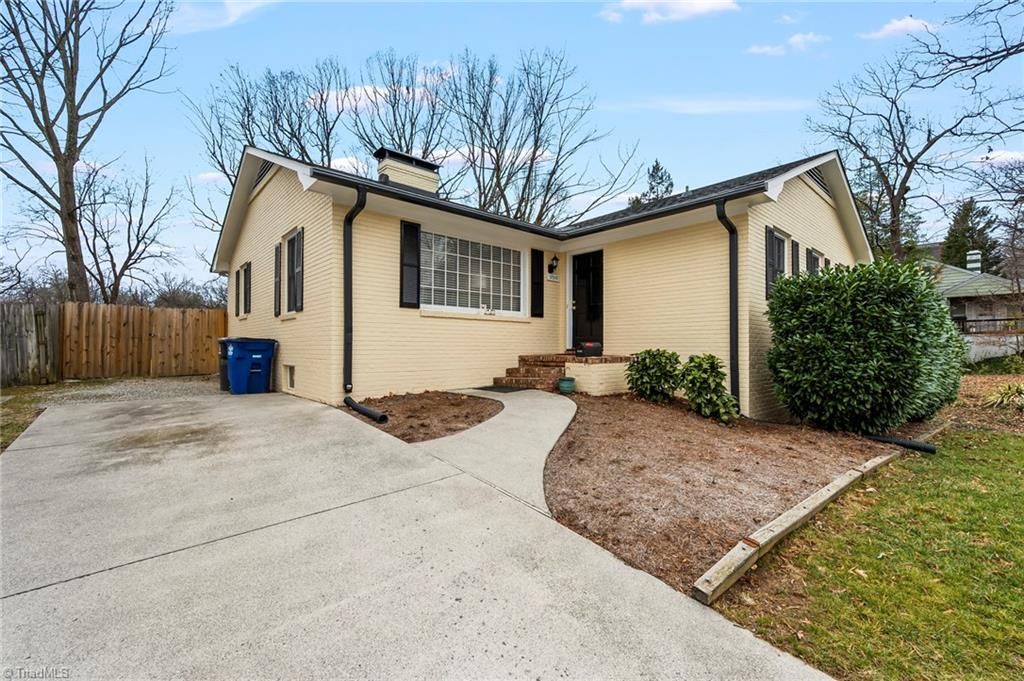 2750 Maplewood Avenue