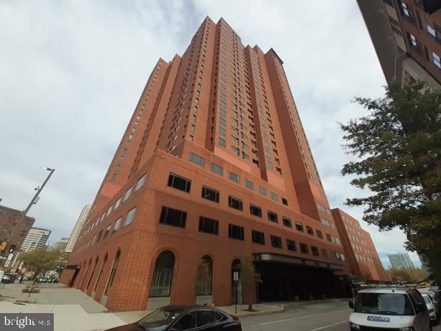 10 E Lee Street 1002-1003