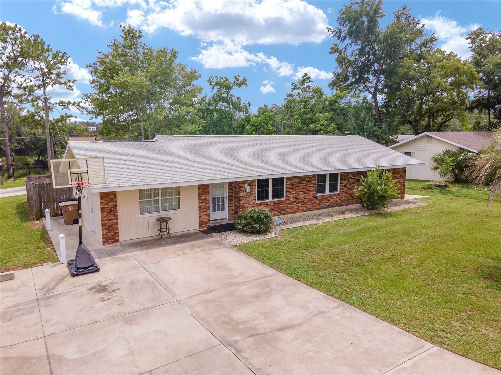 3120 Ne 8th Place