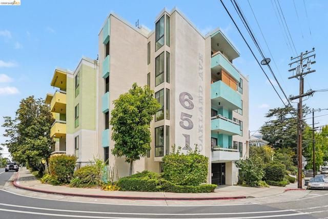 651 Oakland Ave 2D