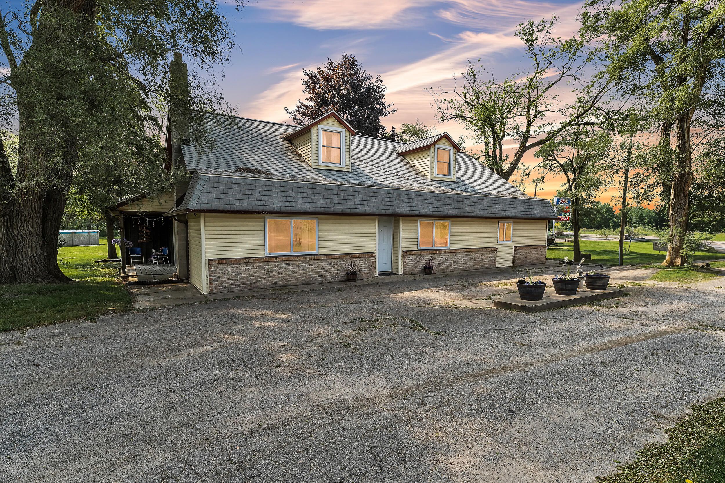 2006 W Rose Center Road