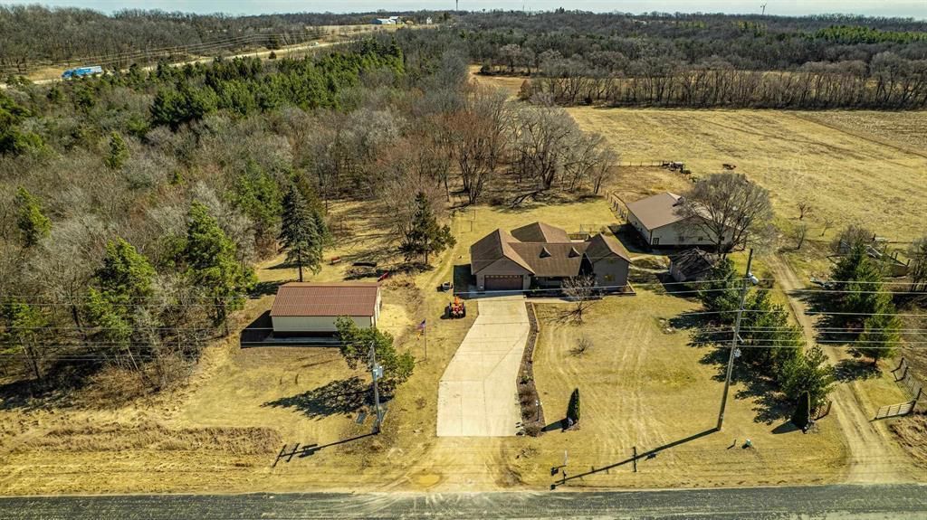 8325 South Avon Store Road