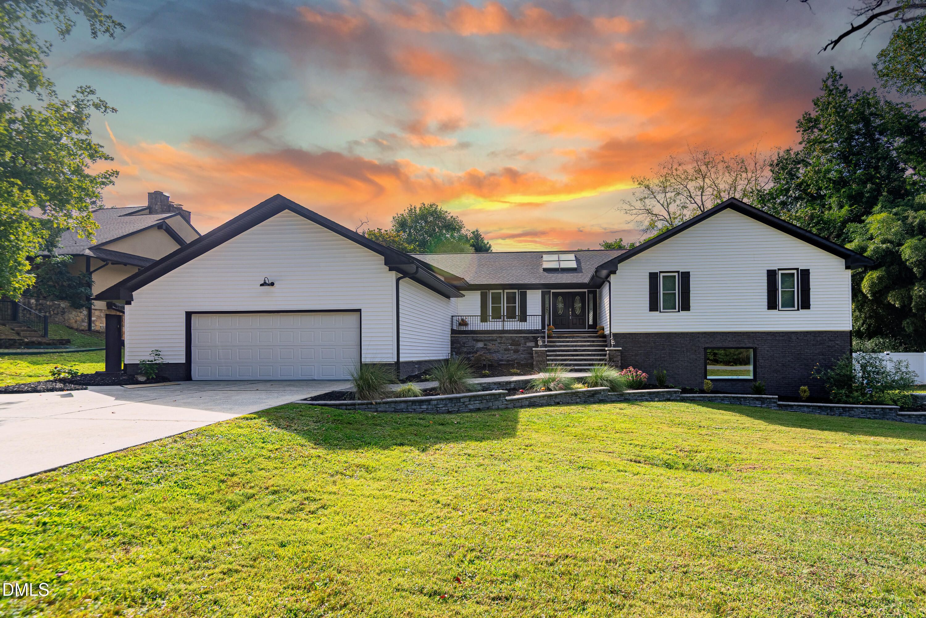 115 Coachlight Trail