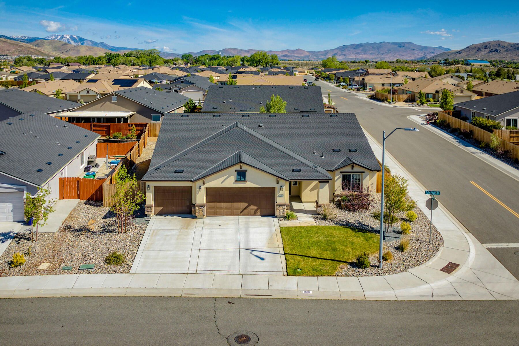 1390 Tule Peak Circle