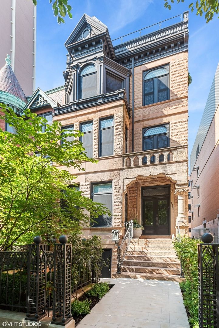 1540 N Dearborn Parkway