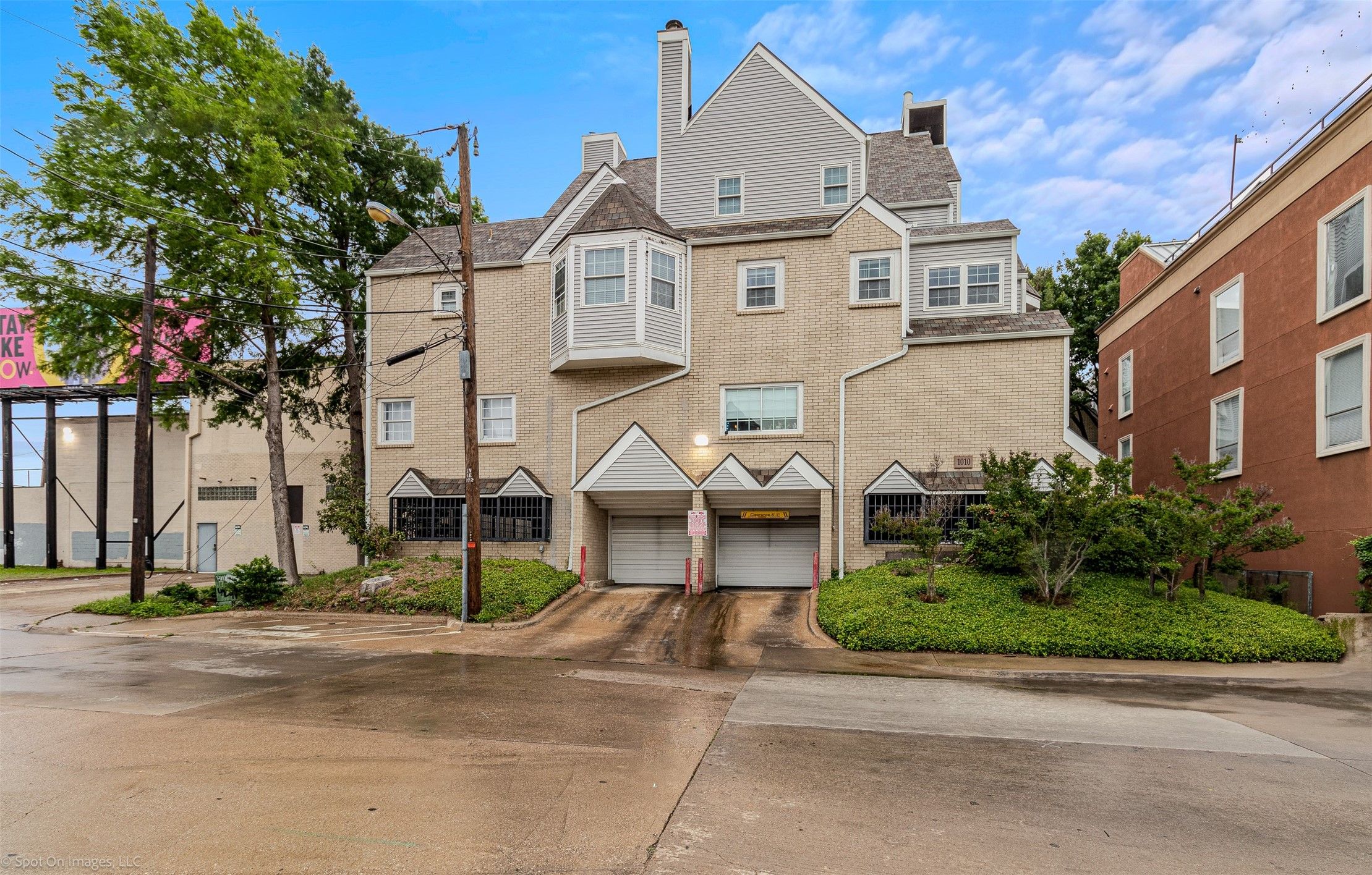 1010 Allen Street 213