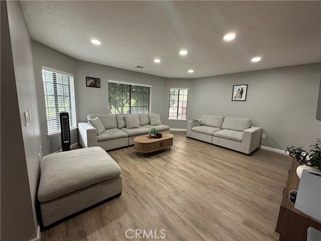 515 W Gardena Boulevard 18
