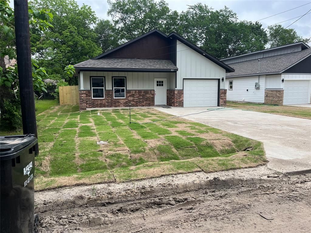 823 Edgar Street
