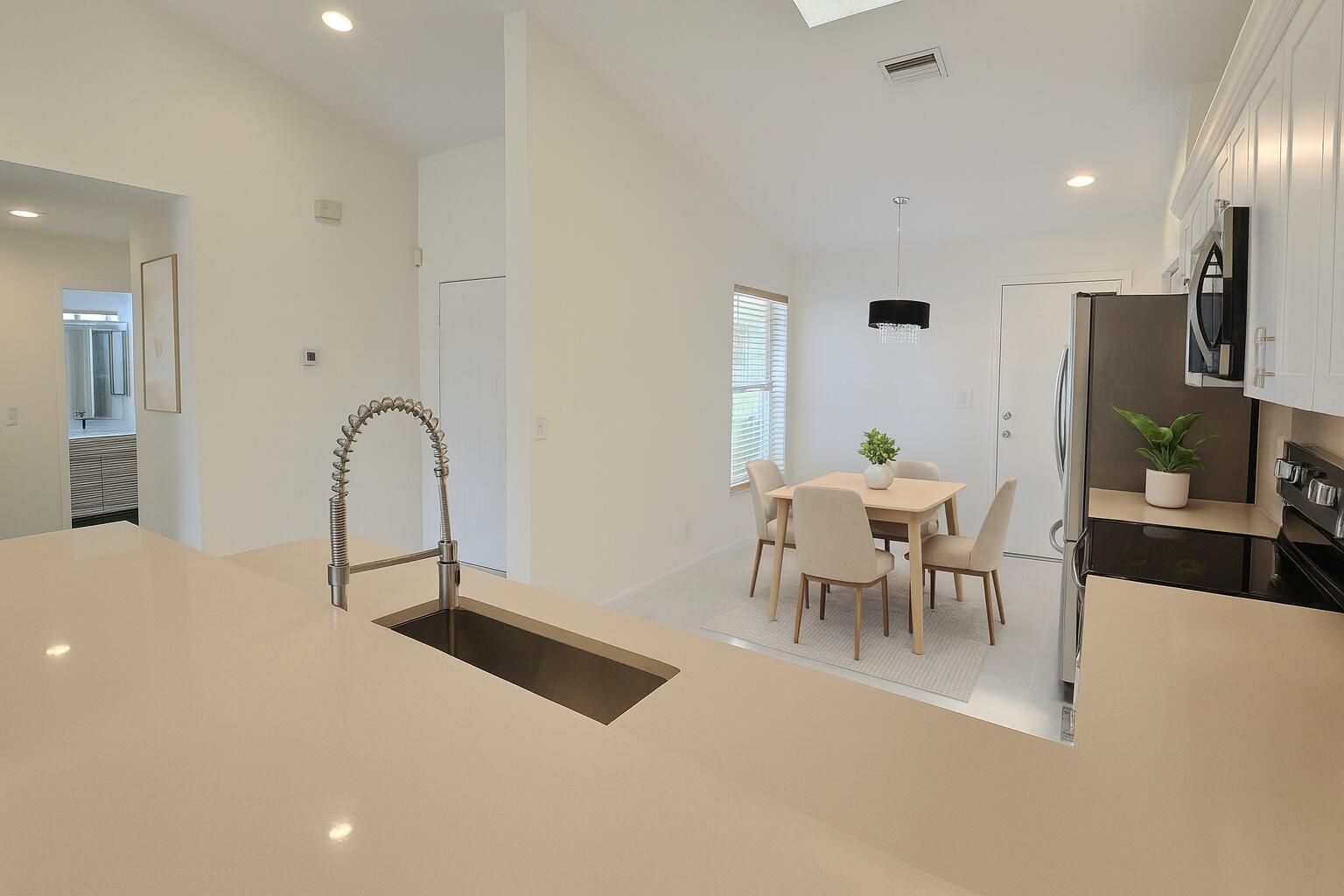 5622 Royal Lake Circle