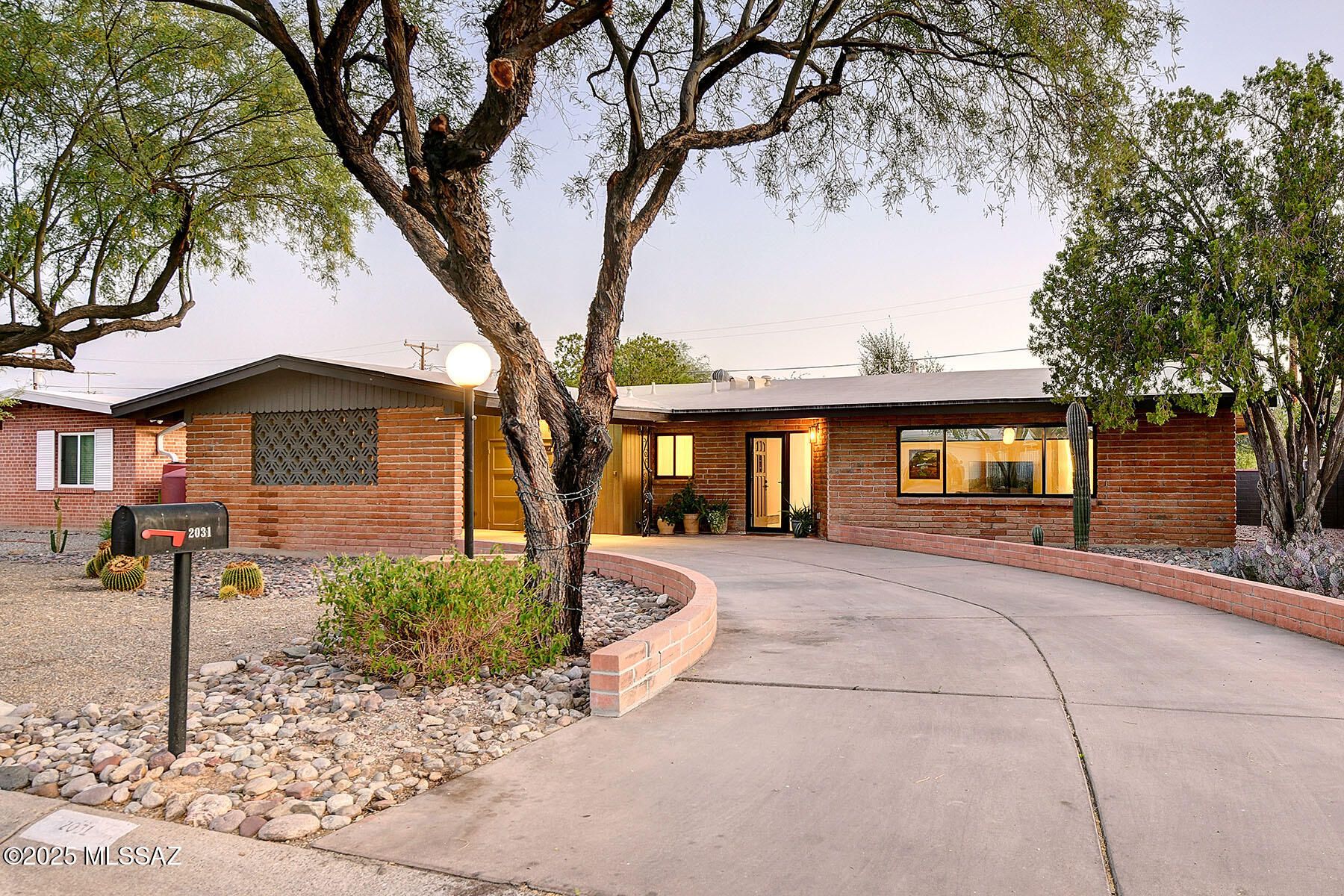 2031 E La Madera Drive